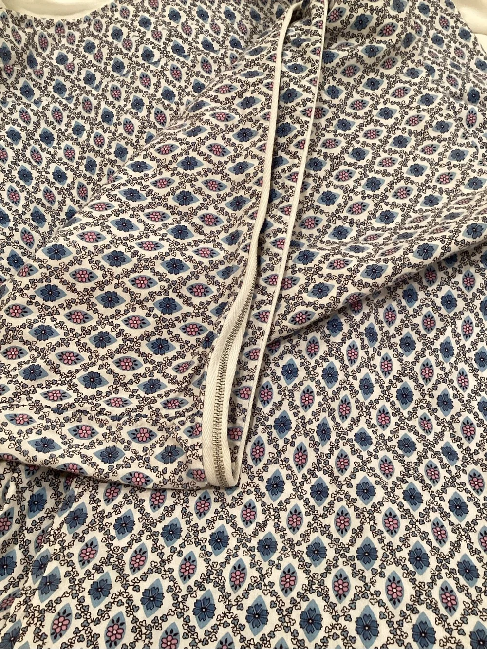 Duvet circa  1950s “Feed Sac” Style 100% Cotton Rare find Zipper Closure